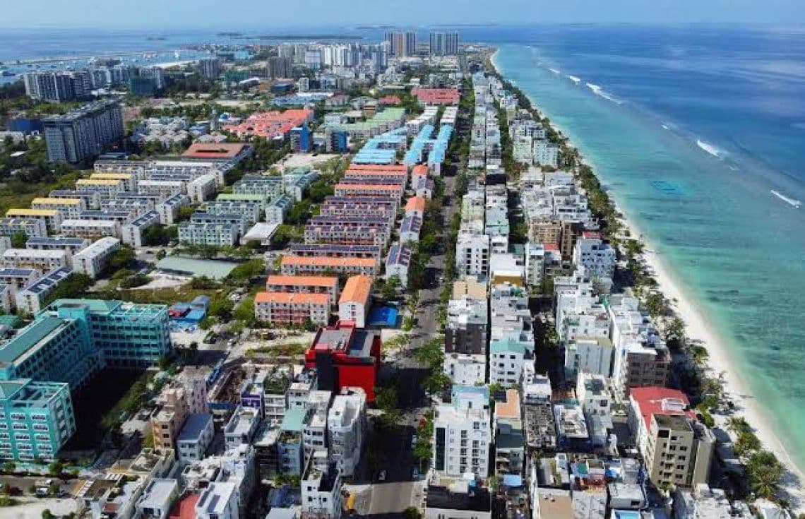 ހުޅުމާލޭގެ މަތިން ނަގާފައިވާ ފޮޓޯއެއް: ލޯނެއް ނުދެއްކިގެން، ރަހުނުކޮށްފައިވާ ހުޅުމާލޭގައި ހުރި ފުލެޓް ނީލަމުގައި ވިއްކާލަން އެޗްޑީއެފްސީން ނިންމައިފި.