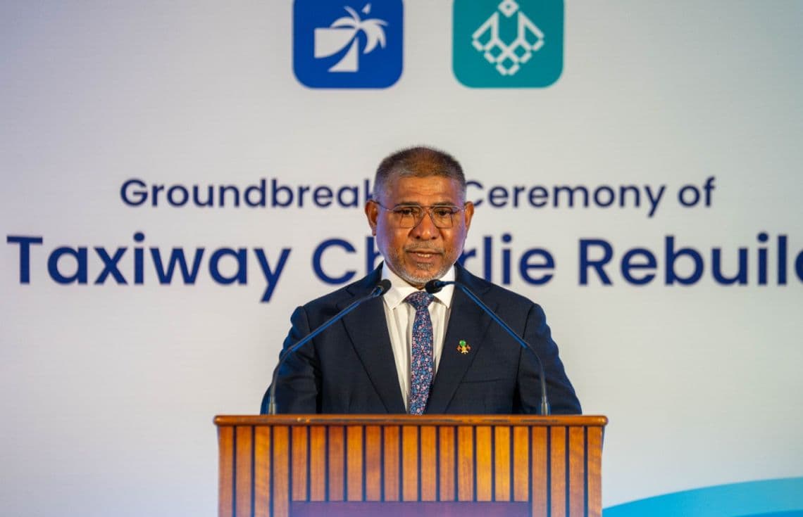 ވީއައިއޭގެ ޓެކްސީވޭ ޗާލީ އަލުން ތަރައްޤީކުރަން ފެށުމަށް ބޭއްވި ރަސްމިއްޔާތުގައި އެމްއޭސީއެލްގެ ސީއީއޯ އަދި މެނޭޖިންގ ޑިރެކްޓަރ އިބްރާހިމް ޝަރީފް މުޙައްމަދު ވާހަކަދައްކަވަނީ. / ފޮޓޯ: އެމްއޭސީއެލް