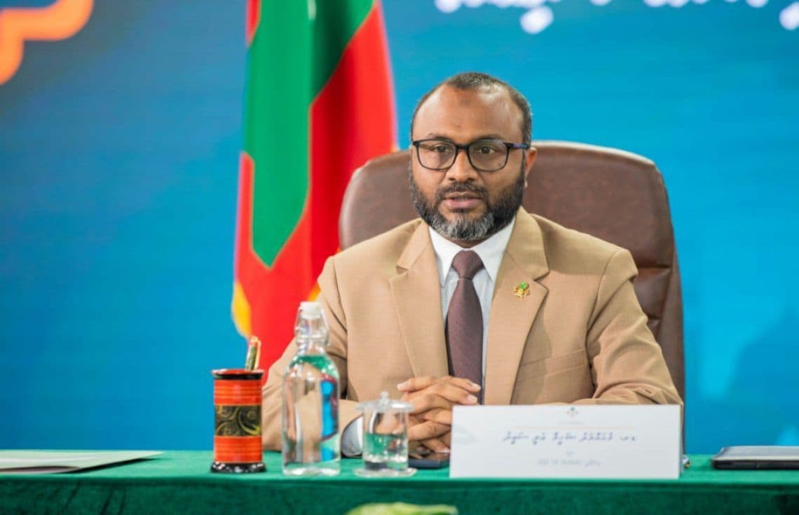 މިނިސްޓަރ ޝަހީމް: އެމަނިކުފާނު. ވިދާޅުވީ މަތީ ނަތީޖާ ހޯދާ ދަރިވަރުންނަށް އުޞޫލެއްގެ ތެރެއިން މާލީ އެހީ ފޯރުކޮށްދޭނެ ކަމަށް.
