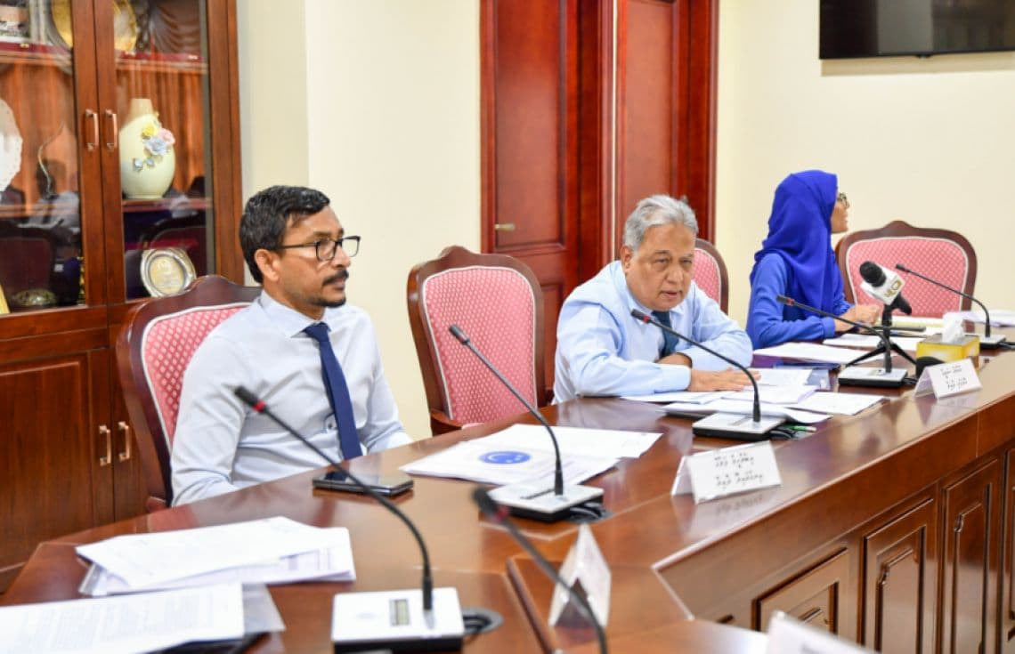 241 ކޮމިޓީގެ ބައްދަލުވުމެއްގައި ސަލީމް އަދި ޕީޖީ ލީޑަރު ފަލާހް.