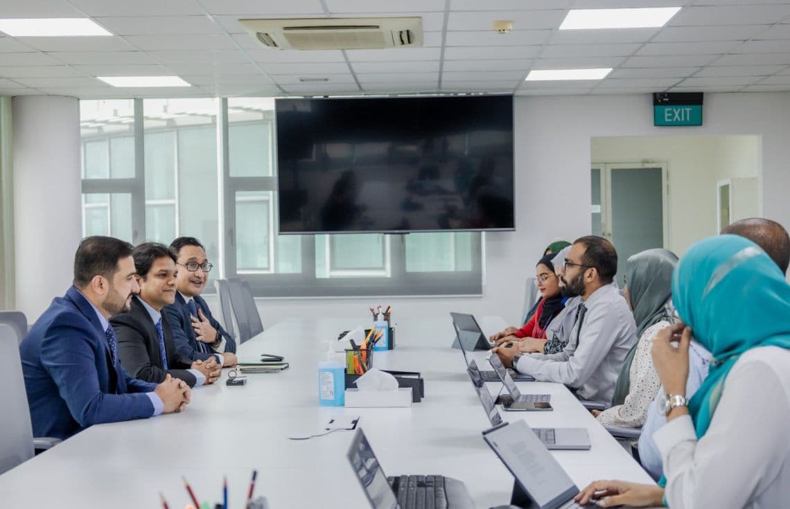 އިކޮނޮމިކް މިނިސްޓްރީން ރާއްޖެ ޒިޔާރަތްކުރި ޓިކްޓޮކްގެ އިސް ވެރިންނާއިއެކު ބައްދަލުކުރުން/ ފޮޓޯ: އިކޮންމިކް މިނިސްޓްރީ
