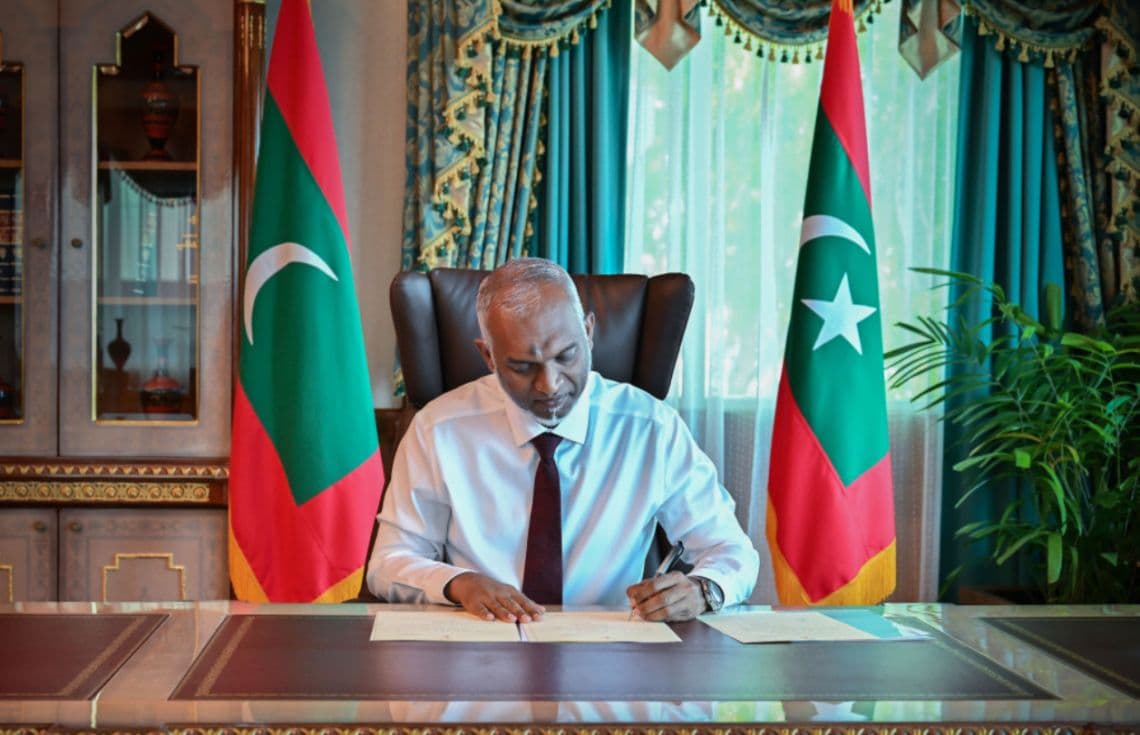 ރައީސުލްޖުމްހޫރިއްޔާ ޑރ. މުހައްމަދު މުއިއްޒު ވަނީ އިސްރާއީލްގެ ޕާސްޕޯޓް ރާއްޖޭގައި މަނާކުރެއްވުމަށް ބިލް ތަޞްދީޤް ކުރައްވާފަ.