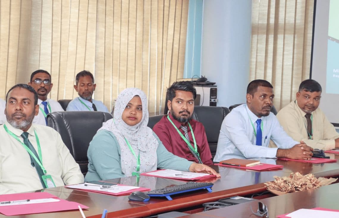 ސިލަބަސް އޮރިއެންޓޭޝަން ތަމްރީން ޕްރޮގްރާމްގައި ބައެއް ޓީޗަރުން ބައިވެރިވަނީ / ފޮޓޯ: އެޑިއުކޭޝަން މިނިސްޓްރީ