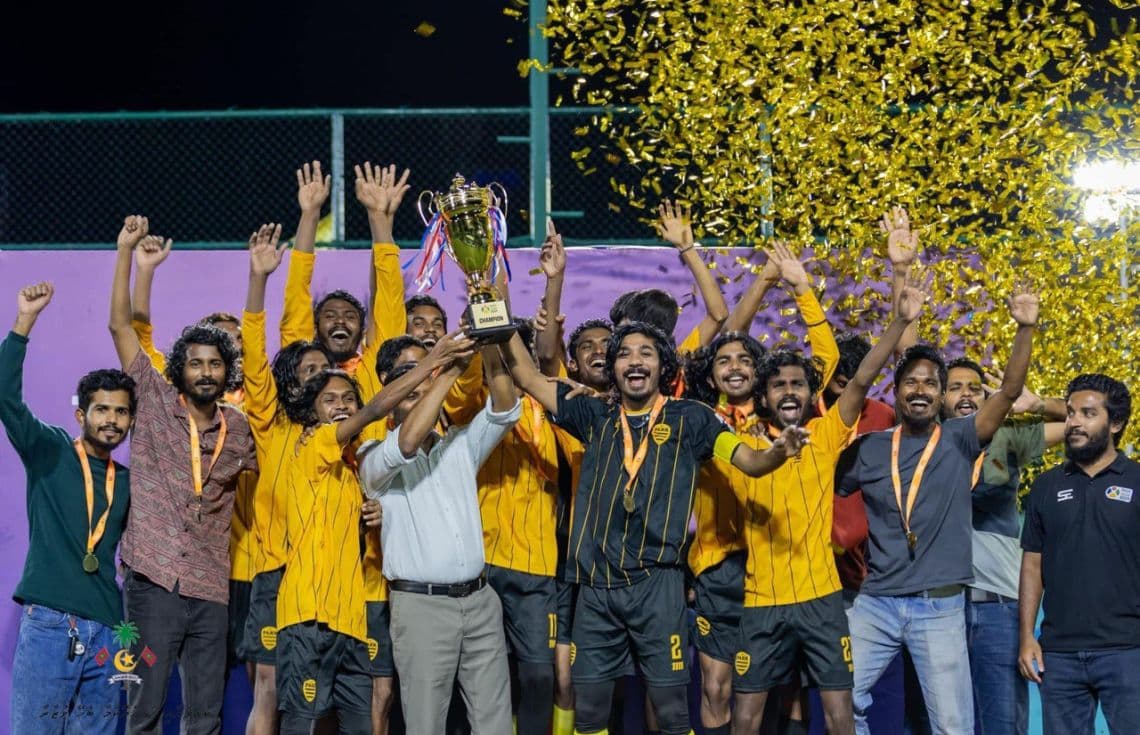 ނިމިދިޔަ އަހަރުގެ ޗެންޕިއަންކަން ހޯދި ޕާކް ސްޕޯޓްސް ކްލަބު މުބާރާތުގެ ތައްޓާއެކު.