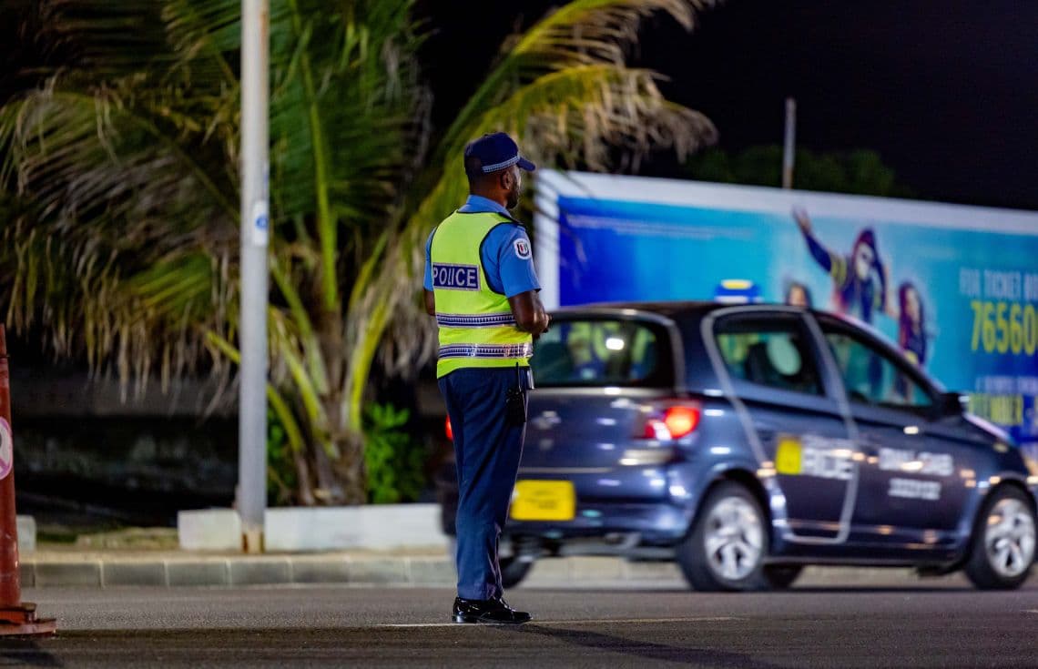 މަގުމަތީގައި ޓްރެފިކް ފުލުހަކު ހަރަކާތްތެރިވަނީ / ފޮޓޯ: ޚުލާސާ