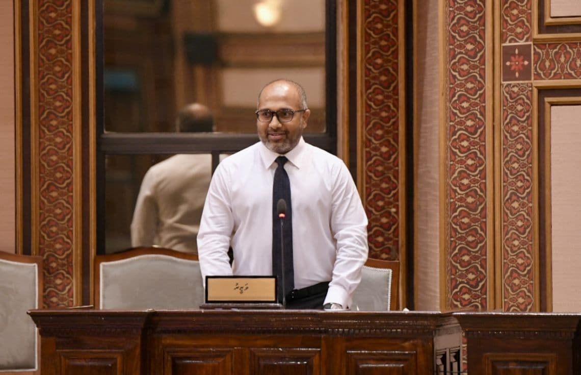 ދާޚިލީ ސަލާމަތާއި ފަންނިއްޔާތާބެހޭ ވަޒީރު އަލީ އިޙްސާން މިއަދު ރައްޔިތުންގެ މަޖިލީހުގައި. އެމަނިކުފާނު ވިދާޅުވީ މަސްތުވާތަކެތީގެ މައްސަލަ ހައްލުކުރުމަށް ގިނަ މަސައްކަތްތަކެއް ކުރައްވަމުންދާ ކަމަށް.