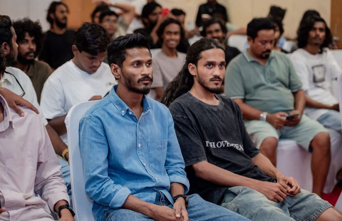 ގުރުއަތު ލުމުގެ ރަސްމިއްޔާތުގައި ރާއްޖޭގެ މަޝްހޫރު ފުޓްސެލް ކުޅުންތެރިޔާ އަޔާޒް އަހްމަދު (އަޔާ).