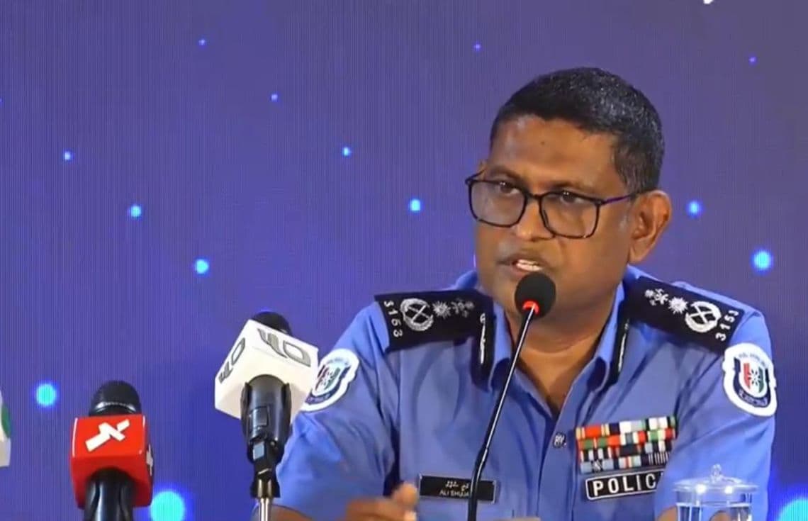 މިއަދު އިސްކަންދަރު ކޮށީގައި ބޭއްވި ނޫސްވެރިންގެ ބައްދަލުވުމެއްގައި ކޮމިޝަނަރ އޮފް ޕޮލިސް ޢަލީ ޝުޖާޢު