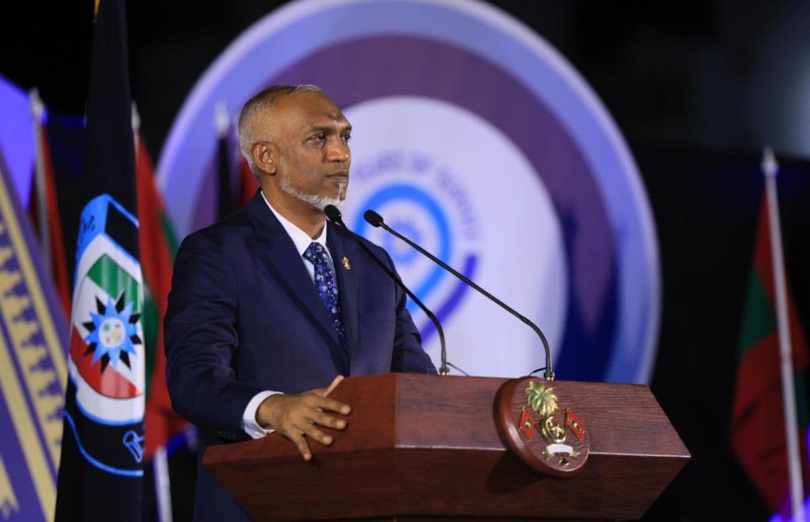 ފުލުހުންގެ 92 ވަނަ އަހަރީ ދުވަހުގެ މުނާސަބަތުގައި ރައީސުލްޖުމްހޫރިއްޔާ ޑރ. މުޙައްމަދު މުޢިއްޒު ވާހަކަފުޅުދައްކަވަނީ / ފޮޓޯ: ޕޮލިސް