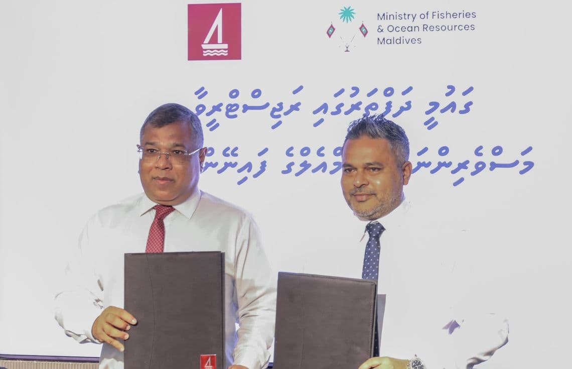 ބީއެމްއެލް އިން ދޫކުރާ ފައިނޭންސިން ފެސިލިޓީތައް މަސްވެރިންނަށް ވެސް ލިބޭނެ ގޮތް ހެދުމަށް އެއްބަސްވުމުގައި ސޮއިކުރުމުގެ ރަސްމިއްޔާތު / ފޮޓޯ: ފިޝަރީޒް މިނިސްޓްރީ