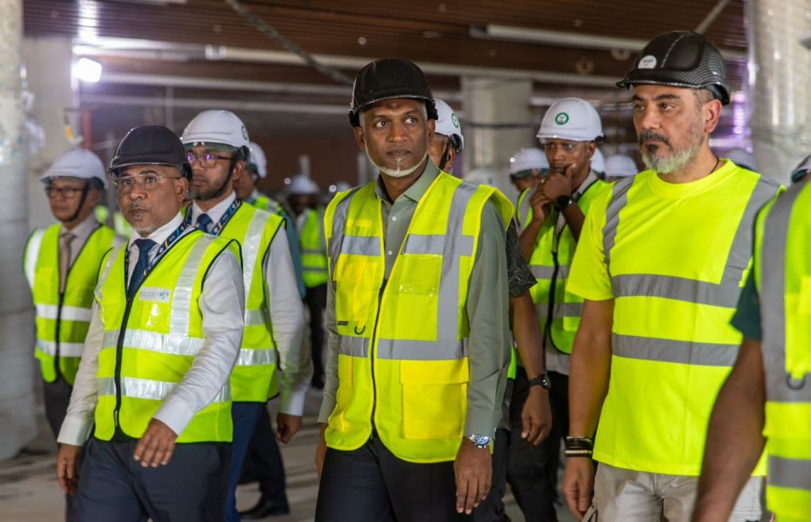 ރައީސް ޑރ. މުހައްމަދު މުއިއްޒު ވިއައިއޭގެ އާ ޓާމިނަލްގެ މަސައްކަތް ބައްލަވާލައްވަނީ / ފޮޓޯ: އެމްއޭސީއެލް