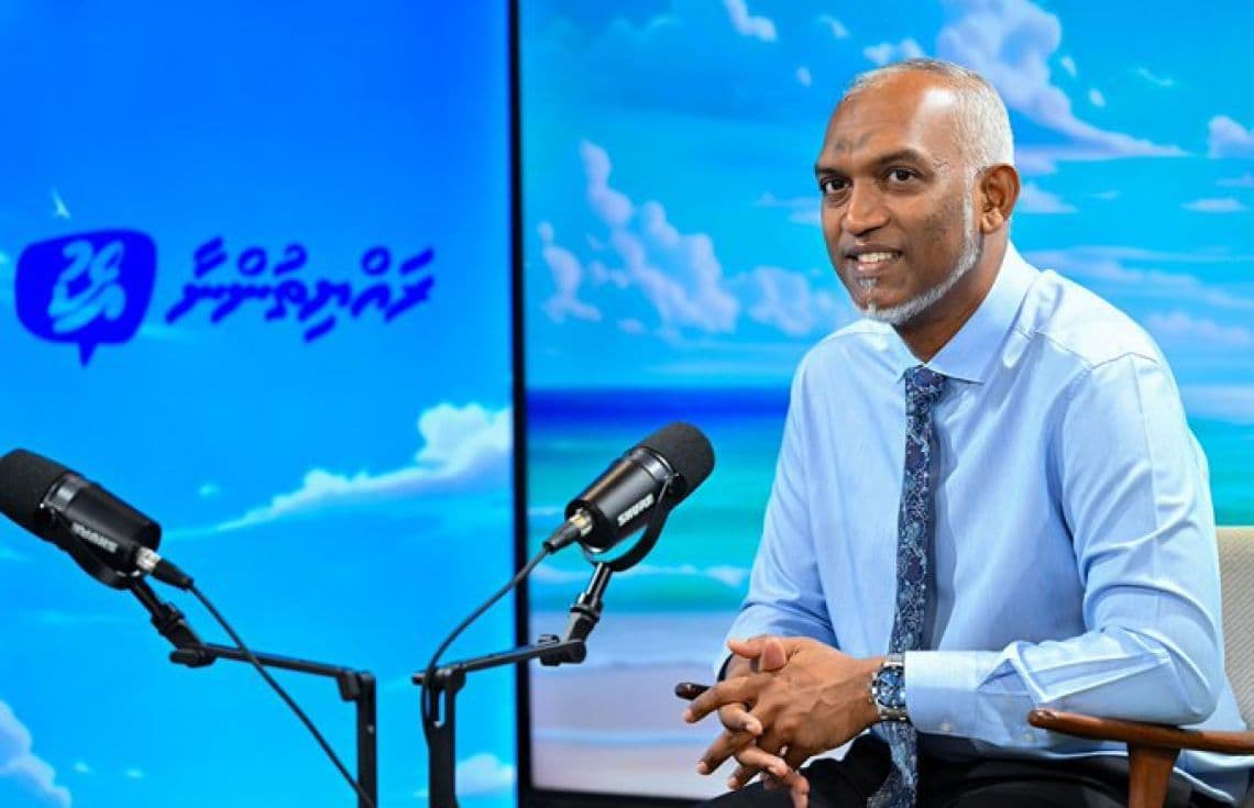 ރައީސް ޑރ. މުޙައްމަދު މުޢިއްޒު "ރައްޔިތުންނާ އެކު" ޕޮޑްކާސްޓްގައި.