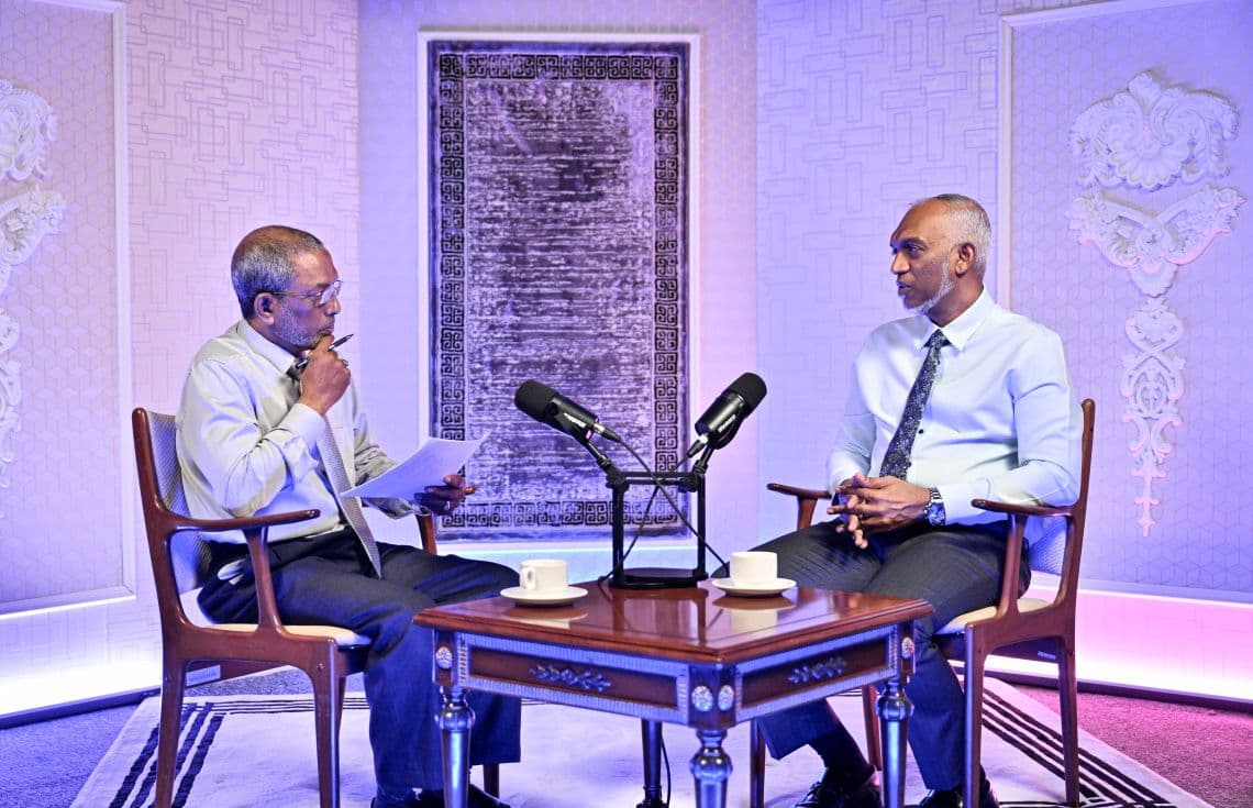 ރައީސް "ރައްޔިތުންނާ އެކު" ޕޮޑްކާސްޓުގެ ފަސްވަނަ އެޕިސޯޑުގައި ވާހަކަފުޅު ދައްކަވަނީ/ ފޮޓޯ: ރައީސް އޮފީސް