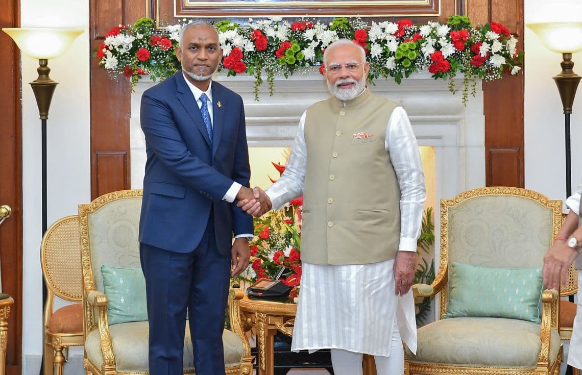 ރައީސް ޑރ. މުހައްމަދު މުއިއްޒު, އިންޑިއާގެ ބޮޑުވަޒީރު ނަރެންދުރަ މޯދީއާ ސަލާންކުރައްވަނީ / ފޮޓޯ: ރައީސް އޮފީސް