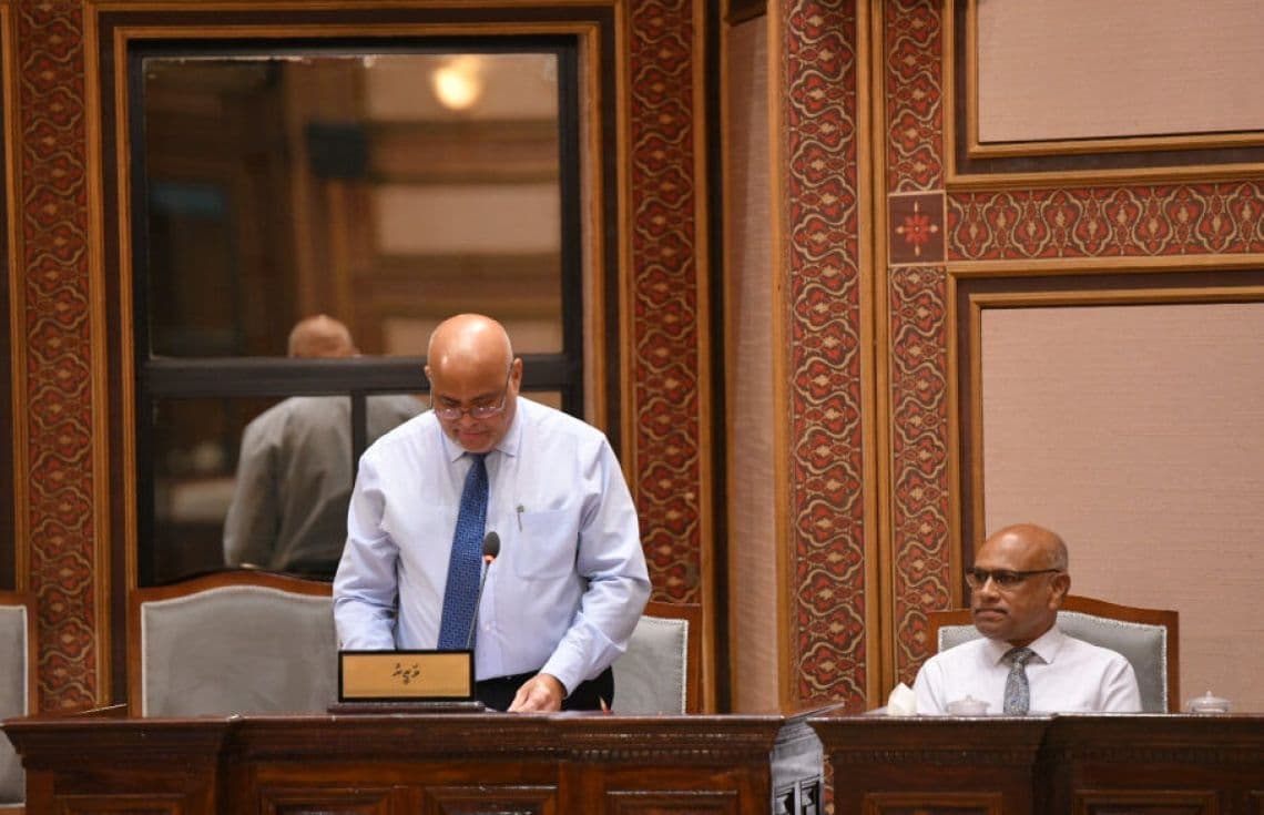 މިނިސްޓަރު ޑރ. އަލީ ހައިދަރު އަޙްމަދު ރައްޔިތުންގެ މަޖިލީހުގައި. / ފޮޓޯ: މަޖިލިސް