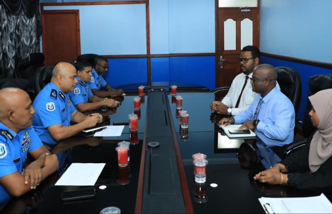 އުތީމު ކައުންސިލާއި ފުލުހުން ބައްދަލުކުރެއްވުން. / ފޮޓޯ: ފުލުހުން