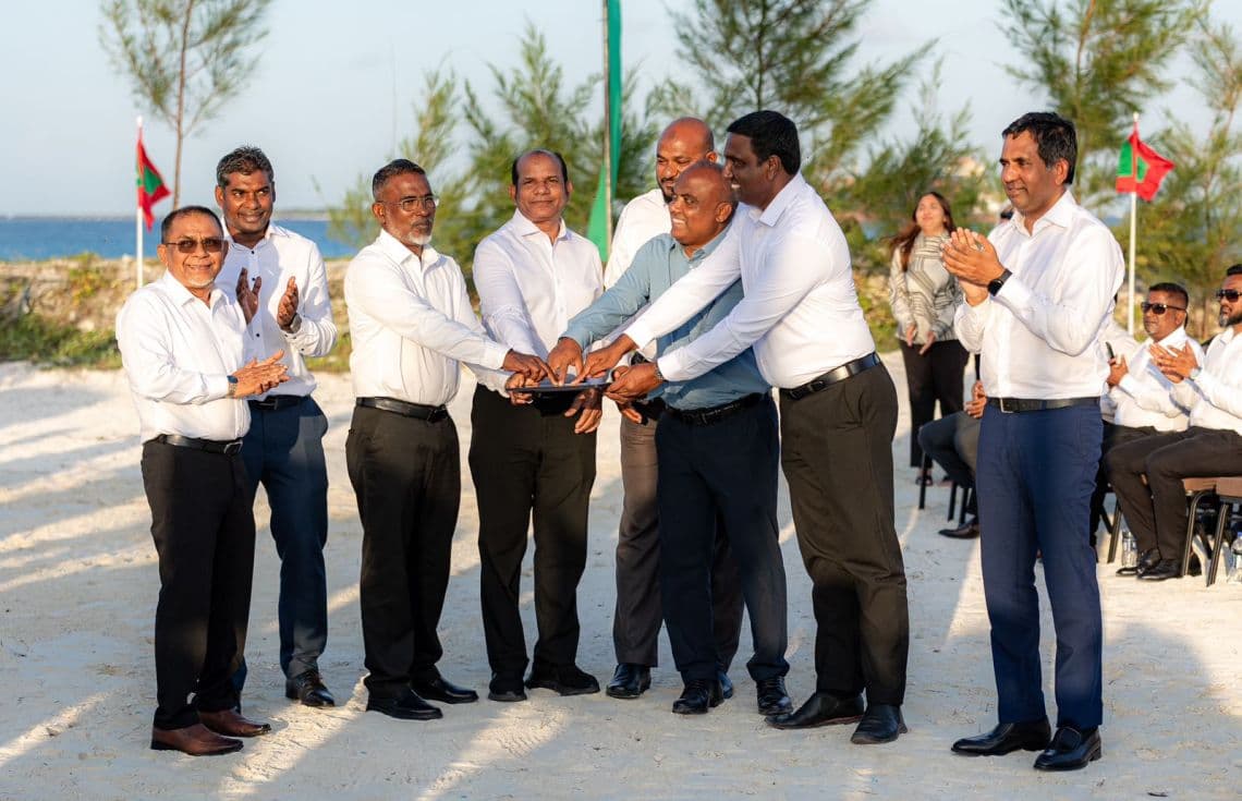 އިވަންދިއްޕޮޅުގައި ބަންކަރިންގެ ޚިދުމަތް ފެށުމަށް ބޭއްވި ރަސްމިއްޔާތު. / ފޮޓޯ: ޚުލާސާ