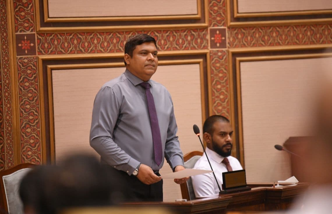 މަޖިލިސް ޖަލްސާގައި މިނިސްޓަރު އަމީން ވާހަކަދައްކަވަނީ / ފޮޓޯ: މަޖިލިސް