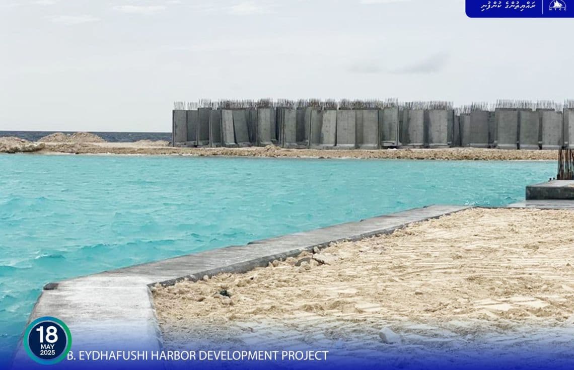 ބ. އޭދަފުށީ ބަނދަރުގެ މަސައްކަތް ހަލުވި ކަމާއެކު ކުރިއަށް /ފޮޓޯ: އެމްޓީސީސީ