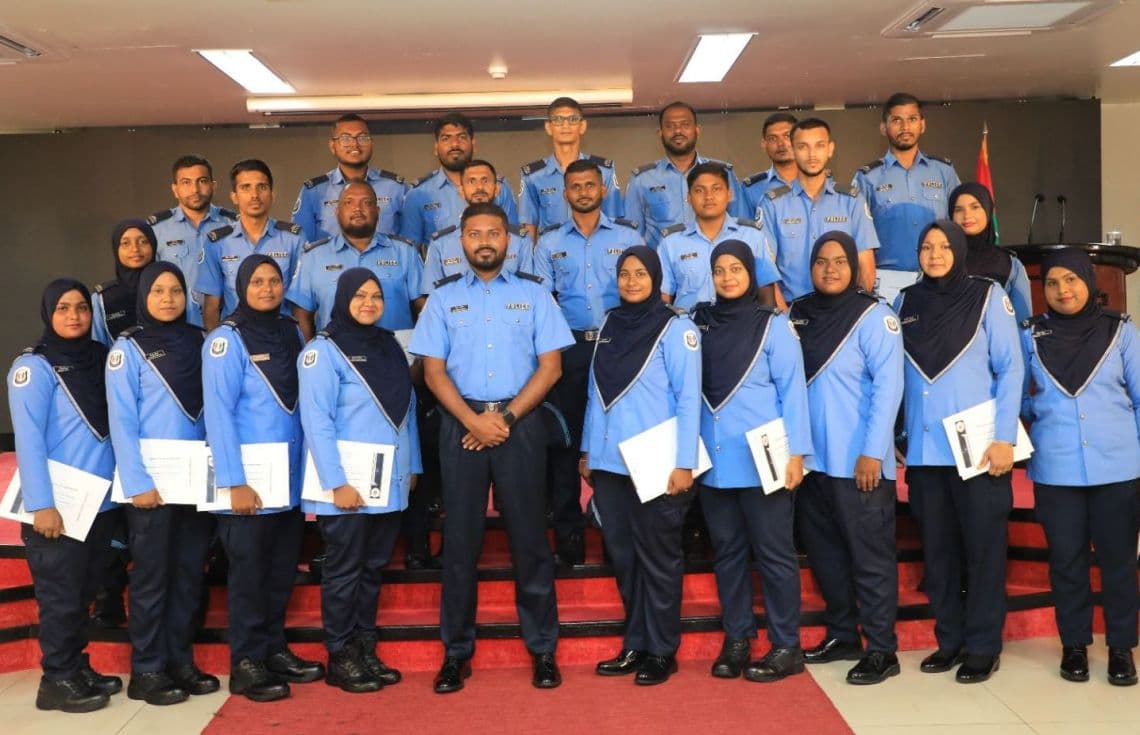 ސްޕެޝަލް ކޮންސްޓަބުލަރީ ފުލުހުންގެ ހަތްވަނަ ތަމްރީނު ޕްރޮގްރާމް ފުރިހަމަކުރި ފުލުހުން / ފޮޓޯ: ޕޮލިސް