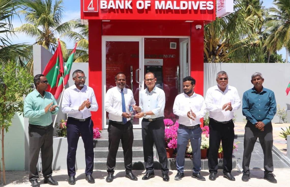މ. ކޮޅުފުށީގައި ބީއެމްއެލް އޭޓީއެމްގެ ހިދުމަތް ފެށުމަށް ބޭއްވި ރަސްމިއްޔާތު / ފޮޓޯ: ލޯކަލް ގަވަނެންސް މިނިސްޓްރީ