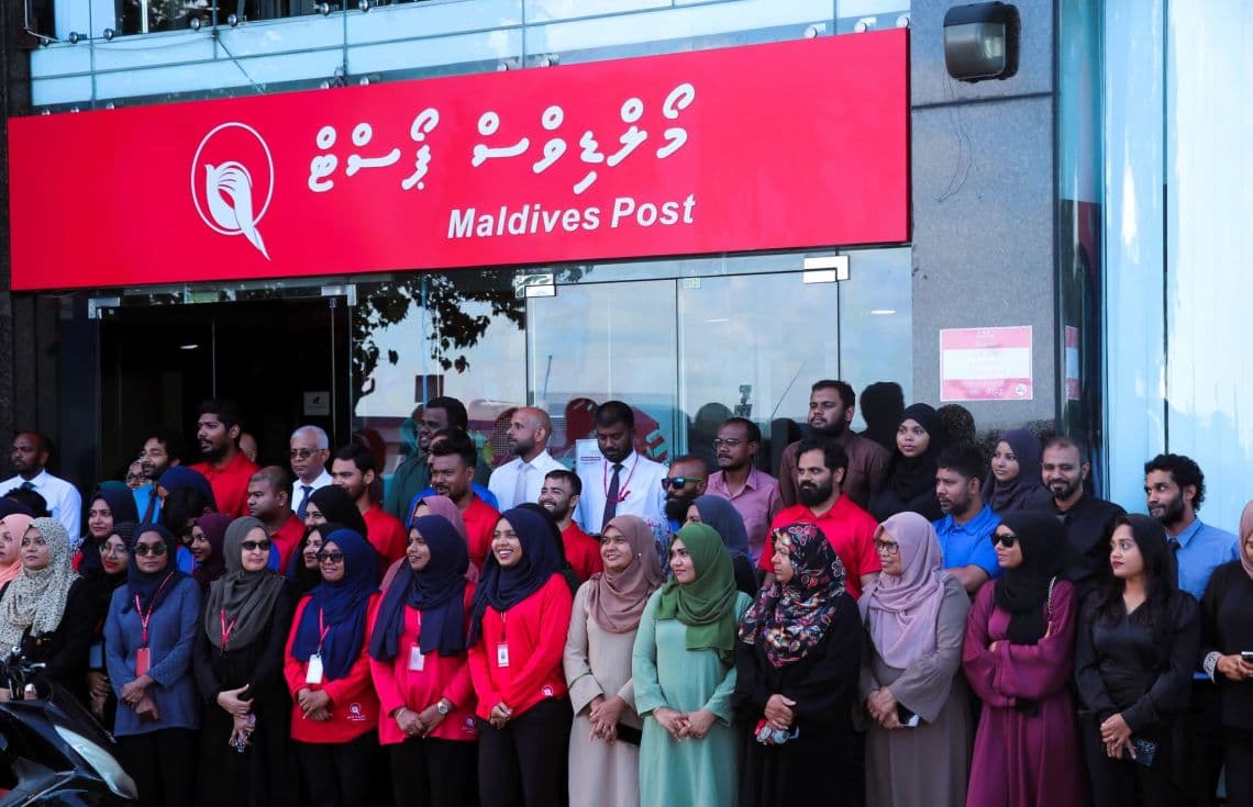 މޯލްޑިވްސް ޕޯސްޓްގެ ހީވާގި މުވައްޒަފުން: ޓީމޫގެ އޯޑަރުތައް ގިނަވަމުން ޕޯސްޓް އޮފީހަށް ވަނީ ބާރު ބޮޑުވެފަ.