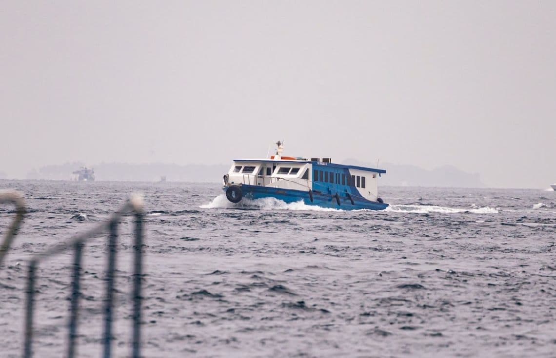 ވިއްސާރަވެ ކަނޑުގަދަ ވަގުތެއްގައި ހުޅުމާލެއާއި މާލެއާއި ދެމެދު ފެރީއެއް ދަތުރިކުރަނީ: މިރޭ 7 ޖެހުމާއި ހަމަޔަށް އުތުރަށް ވައި ގަދަވާނެ / ފޮޓޯ: ޚުލާސާ