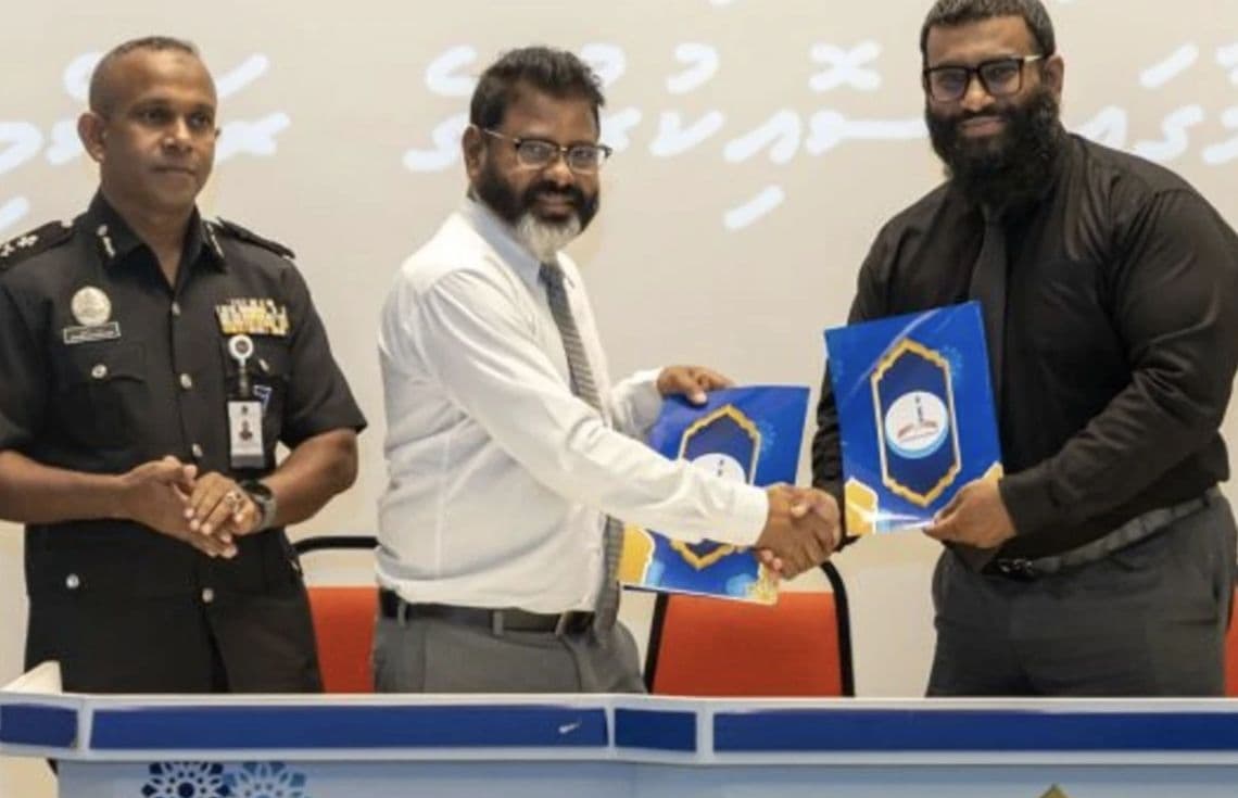 ކަރެކްޝަންސް އާއި ގުރުއާނާއި ބެހޭ މަރުކަޒާއި ދެމެދުގައި އެއްބަސްވުމުގައި ސޮއިކުރުމުގެ ރަސްމިއްޔާތު / ފޮޓޯ: ހޯމް މިނިސްޓްރީ