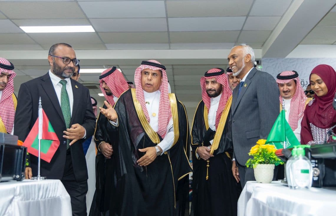 މައްކާ ރޫޓު އިނީޝިއޭޓިވް އިފްތިތާޙްކުރުމުގެ ރަސްމިއްޔާތުގައި ރައީސް ޑރ. މުޢިއްޒު. / ފޮޓޯ: އިސްލާމީ ކަންތައްތަކާ ބެހޭ ވުޒާރާ