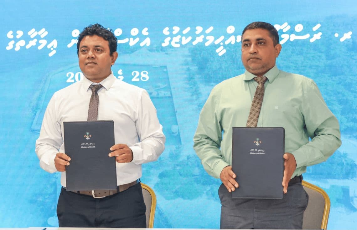 ސިއްހީ ހިދުމަތްދޭ ތަންތަން އިމާރާތްކުރަން ފެނަކަ ކޯޕަރޭޝަންއާ ހަވާލުކުރުމަށް ބޭއްވި ރަސްމިއްޔާތު / ފޮޓޯ: ހެލްތު މިނިސްޓްރީ