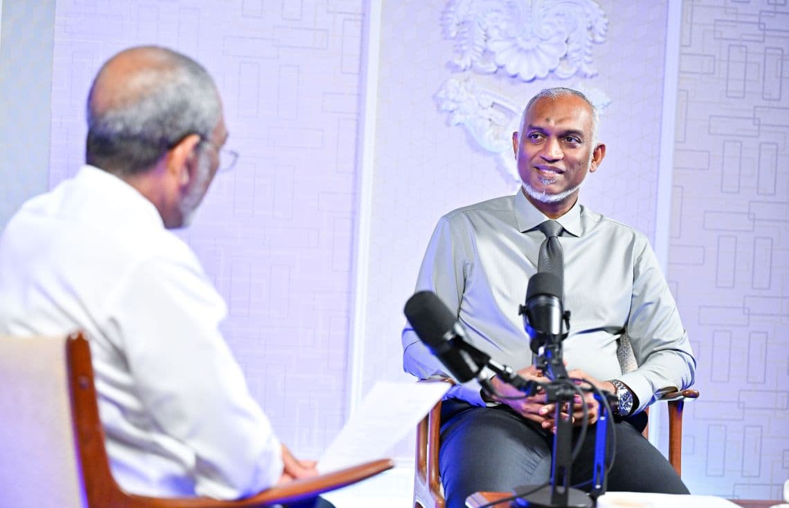 "ރައްޔިތުންނާއެކު" ސިލްސިލާ ޕޮޑްކާސްޓްގެ 7 ވަނަ އެޕިސޯޑްގައި ރައީސް ވާހަކަފުޅުދައްކަވަނީ. / ފޮޓޯ: ރައީސް އޮފީސް