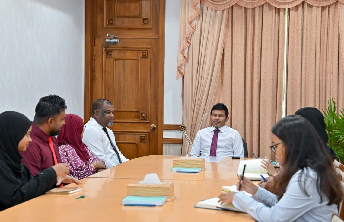 ނައިބު ރައީސް ޙުސައިން މުޙައްމަދު ލަޠީފް، ފިޔޯރީގެ ކައުންސިލް މެމްބަރުންނާއެކު މަޝްވަރާކުރެއްވުން. / ފޮޓޯ: ރައީސް އޮފީސް