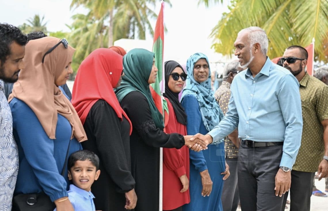 ރައީސް މި ލޯނު ސްކީމް ތައާރަފްކުރައްވާފައިވަނީ ވިޔަފާރީގެ ދާއިރާގައި އަންހެނުން ބާރުވެރިކުރުވުމަށް. / ފޮޓޯ: ރައީސް އޮފީސް