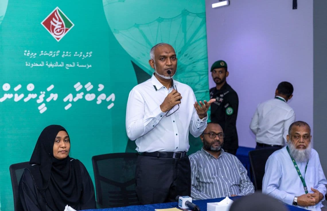 ރައީސް ޑރ. މުއިއްޒު މައްކާގައި ތިބި ދިވެހި ހައްޖުވެރިންނާއި ބައްދަލުކުރެއްވުން / ފޮޓޯ: އިސްލާމިކް މިނިސްޓްރީ