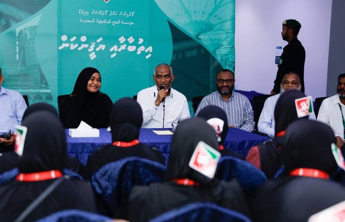 ރައީސް ޑރ. މުއިއްޒު މައްކާގައި ތިބި ދިވެހި ހައްޖުވެރިންނާއި ބައްދަލުކުރެއްވުން / ފޮޓޯ: އިސްލާމިކް މިނިސްޓްރީ