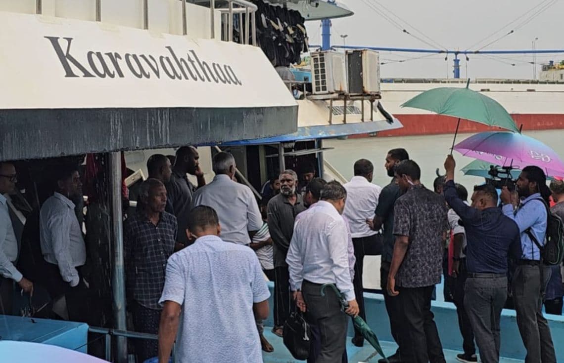 ހުވަދުއަތޮޅަށް ކުރެއްވި ދަތުރުފުޅުގައި އެއަތޮޅުގެ މަސް ދޯނިތަކަށް ރައީސުލްޖުމްހޫރިއްޔާ ޑރ. މުޙައްމަދު މުޢިއްޒު ޒިޔާރަތްކުރެއްވުން / ފޮޓޯ: ޚުލާޞާ.