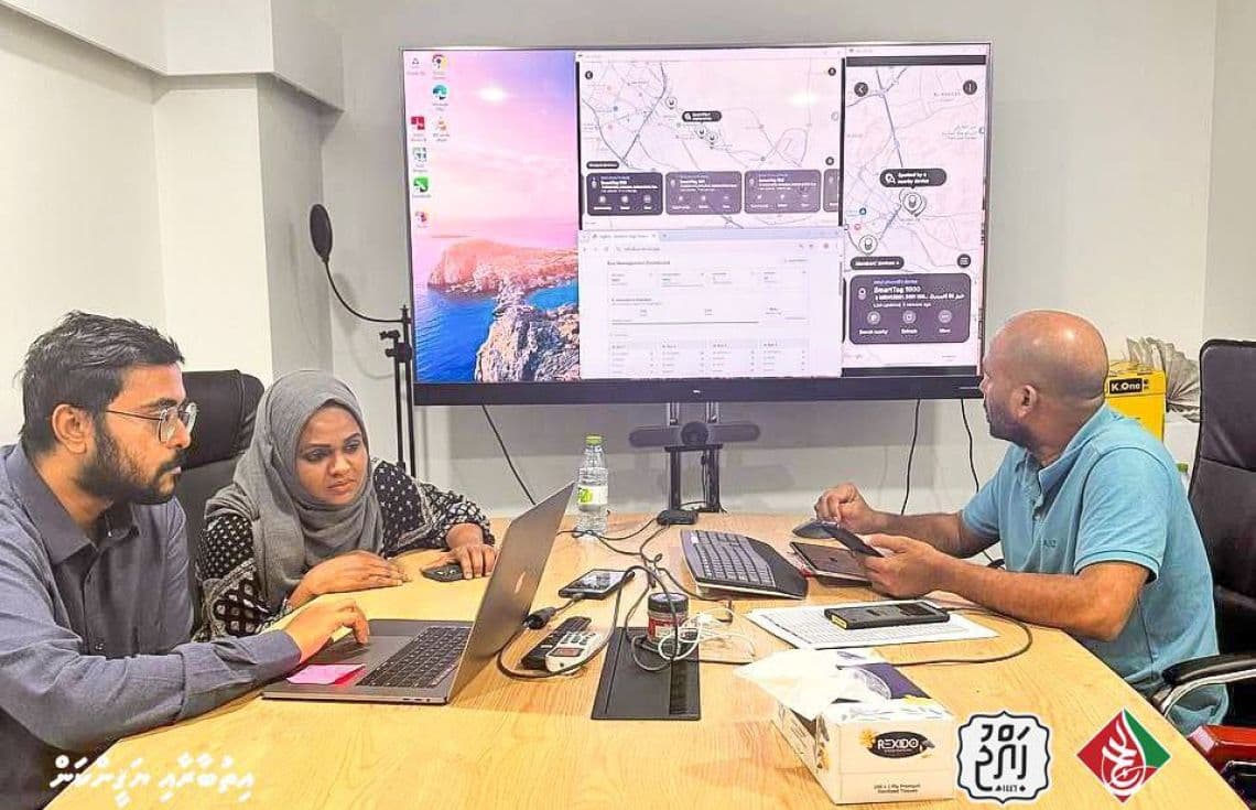 މާލޭގައި ހުންނަ ޙައްޖު ކޯޕަރޭޝަންގެ ހެޑް އޮފީސް މުވައްޒަފުން 24 ގަޑިއިރު ޝިފްޓް ޑިއުޓީގައި މަސައްކަތް ކުރާކަމަށް ޝަކީލް ވިދާޅުވި. / ފޮޓޯ: ޙައްޖު ކޯޕަރޭޝަން