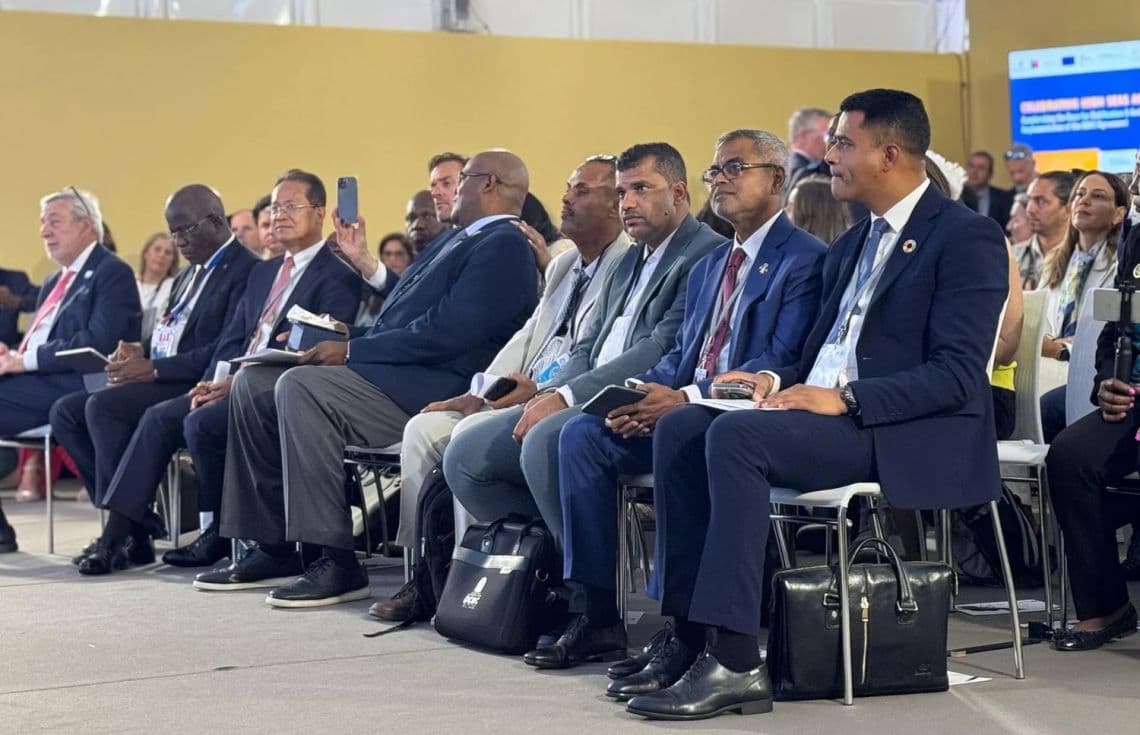ކަނޑުތަކާބެހޭ ޖަލްސާގައި ވަޒީރު ޠާރިޤް ބައިވެރިވެވަޑައިގަންނަވަނީ. / ފޮޓޯ: ފަތުރުވެެރިކަމާއި ތިމާވެއްޓާބެހޭ ވުޒާރާ