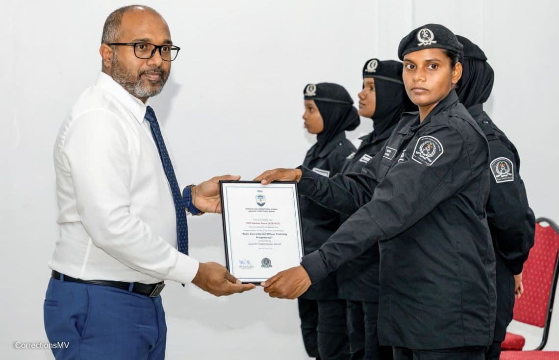 ކަރެކްޝަންގެ އާ އޮފިސަރުން ދަސްވެނިވުމުގެ ރަސްމިއްޔާތު / ފޮޓޯ: ކަރެކްޝަންސް