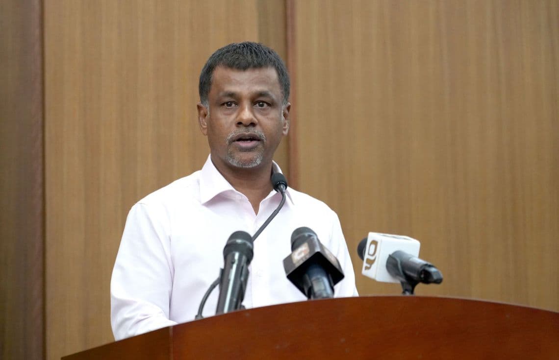 ދުނިޔޭގެ ލޭ ހަދިޔާ ކުރާ މީހުންގެ ދުވަހާއި ގުޅިގެން ޤައުމީ ޔުނިވަރސިޓީގައި ބޭއްވި ރަސްމިއްޔާތުގައި ހެލްތު މިނިސްޓަރ އަބްދުﷲ ނާޒިމް އިބްރާހިމް ވާހަކަދައްކަވަނީ. / ފޮޓޯ: މިނިސްޓްރީ