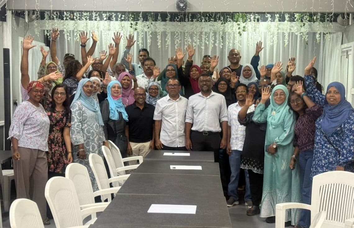 ދަ ޑިމޮކްރެޓްސް އާއި އެމްޑީޕީގެ ފައްޔާޒު ފެކްޝަނުގެ ބައްދަލުކުރެއްވުން. ފޮޓޯ: އެކްސް