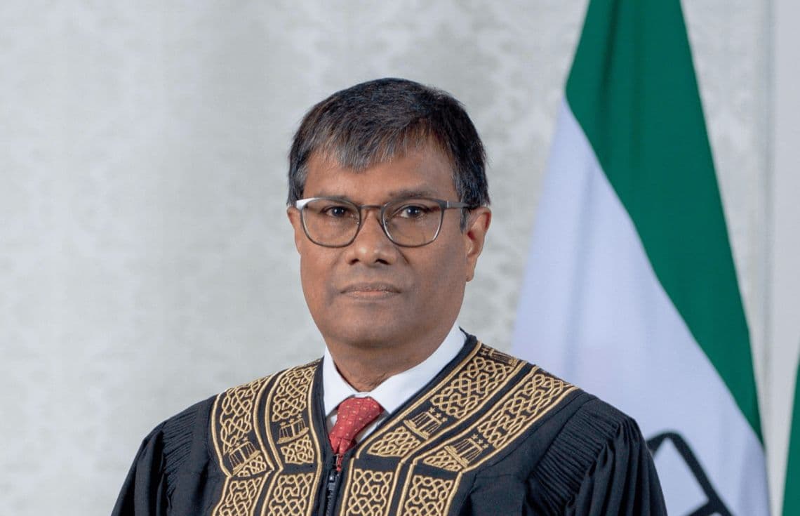 މިހާރުގެ އުއްތަމަ ފަނޑިޔާރު މުއްތަސިމް އަދުދާން / ފޮޓޯ: ސުޕްރީމް ކޯޓު
