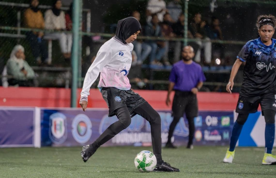 އަންހެން ޑިވިޜަނުގައި ރޭ ކުޅުނު މެޗެއް. / ފޮޓޯ: ފުލުހުން