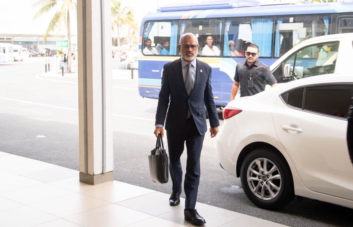 ރައްޔިތުންގެ މަޖިލީހުގެ ނައިބު ރައީސް އަހްމަދު ނާޒިމް ޗައިނާއަށް ފުރާވަޑައިގަތުމަށް ވެލާނާ އެއާޕޯޓުގައި / ފޮޓޯ: މަޖިލިސް