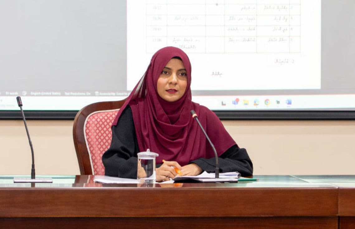 ޒަމްއަތު ރައްޔިތުންގެ މަޖިލީހުގެ ކޮމިޓީއަށް އިންޓަވިއު ދެއްވަނީ / ފޮޓޯ: މަޖިލިސް