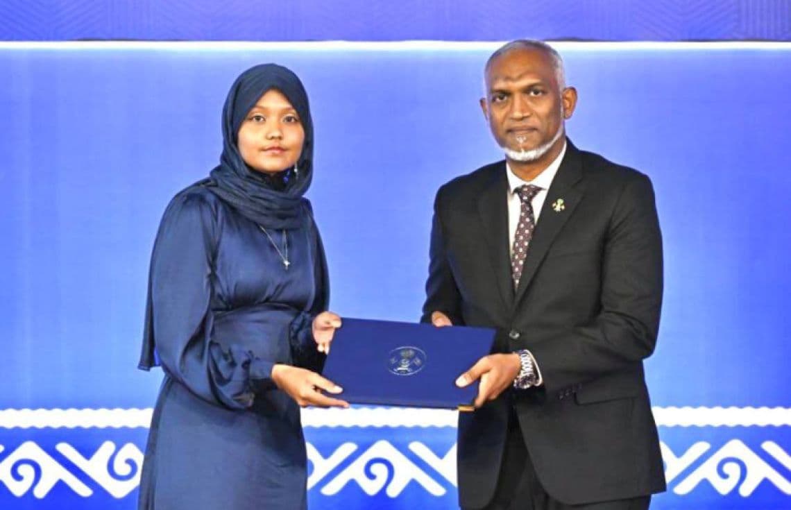 މީގެ ކުރިން އޮތް ޓޮޕް އެޗީވާސް އެވޯޑް ދިނުމުގެ ރަސްމިއްޔާތެއްގެތެރެއިން/ ފޮޓޯ: ރައީސް އޮފީސް