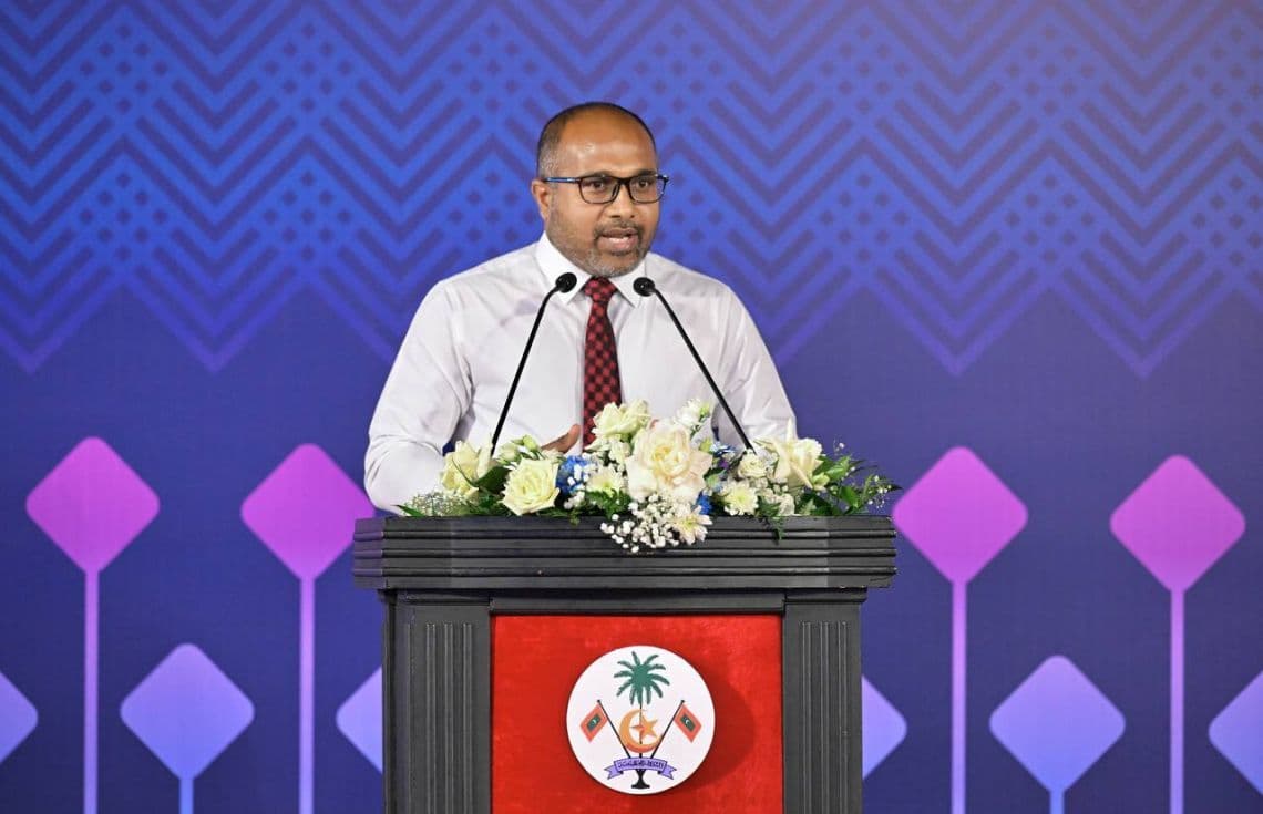 ދިވެހިރާއްޖޭގެ ދާޚިލީ ސަލާމަތާއި ފަންނިއްޔާތާ ބެހޭ ވަޒީރު އަލީ އިޙްސާން.