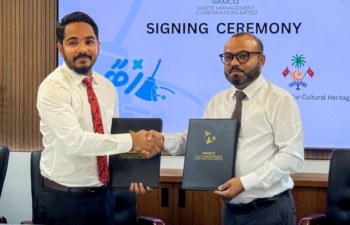 ރާއްޖޭގެ ބައެއް އާސާރީ ބިނާތައް ސާފުކޮށް ބެލެހެއްޓުމުގެ މަސައްކަތް ވެމްކޯއާ ހަވާލުކުރުމަށް ބޭއްވި ރަސްމިއްޔާތު / ފޮޓޯ: ވެމްކޯ