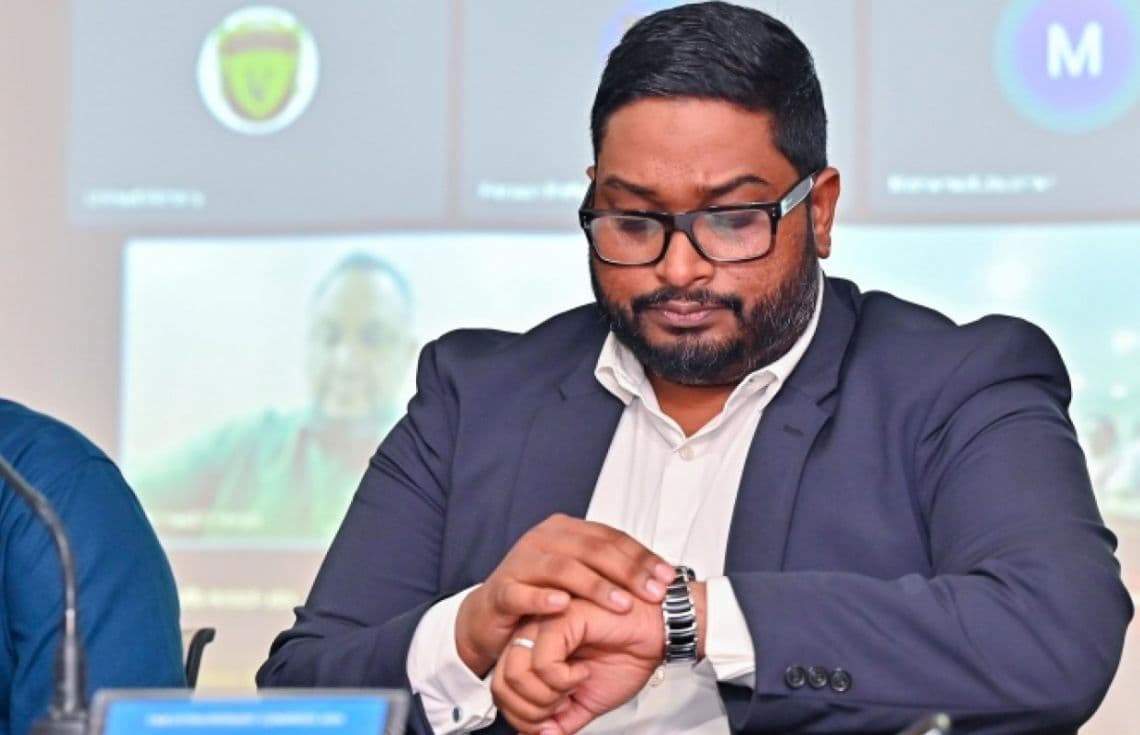 ބައްސާމް އޭނާގެ ގަޑިއަށް ބަލައިލަނީ: އޭނާގެ މަނީ ލޯންޑަރިން އާއި ޚިޔާނާތުގެ މައްސަލައިގެ އަޑުއެހުމެއް މިއަދު 1 ޖަހާއިރަށް ކްރިމިނަލް ކޯޓުގައި ތާވަލުކޮށްފައި އެބައޮތް.