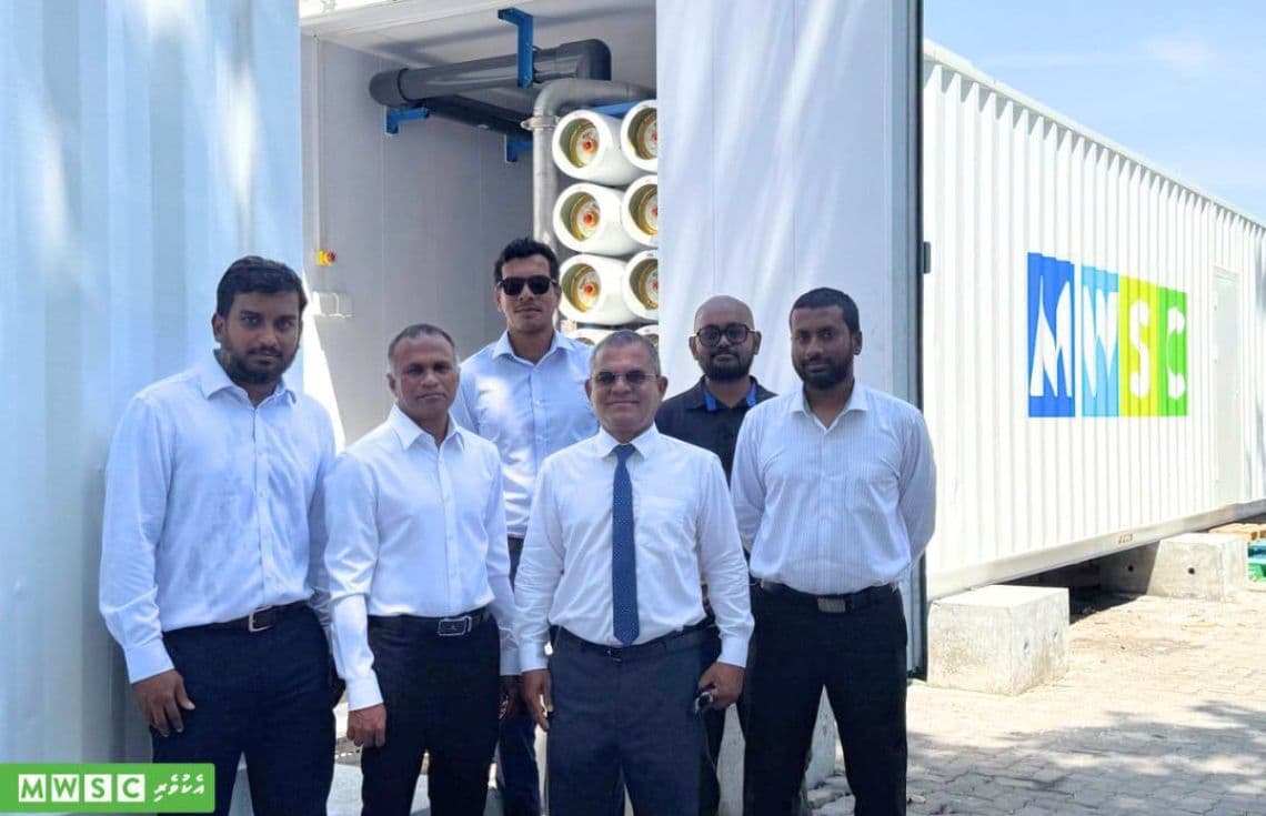 އެމްޑަބްލިއުއެސްސީން އާ އާރޯ ޕްލާންޓެއް ބަހައްޓައި ބޭނުންކުރަން ފެށުމުގެ ގޮތުން ބޭއްވި ހަފުލާގައި އެ ކުންފުނީގެ އިސްވެރިން / ފޮޓޯ: އެމްޑަބްލިއުއެސްސީ